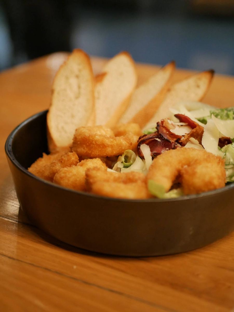 Salata cu creveti crocanti