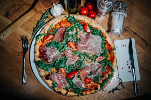 PROSCIUTTO CRUDO RUCOLA E POMODORINI
