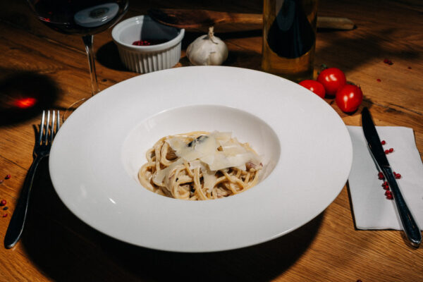 SPAGHETTI CARBONARA CU SMANTANA